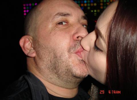 12-2013 Dottor Mario baciando la sua ragazza in Romania