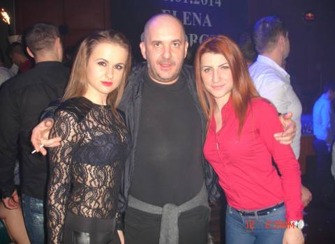 Le discoteche della Romania sono piene di belle ragazze giovani 11-01-2014
