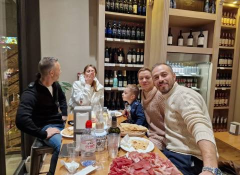 Organizzare cene al Top con belle ragazze in Romania nel 2024