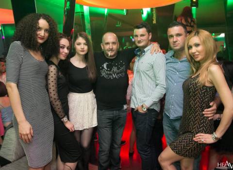 Locale estivo Heaven pieno di belle ragazze 3-05-2014