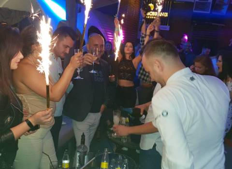7-07-2018 Dove organizzare in Romania un compleanno con belle donne?