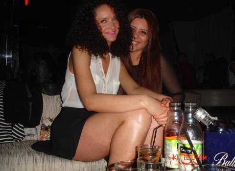 Belle ragazze fotomodelle con gambe lunghi in Romania 10-05-2014