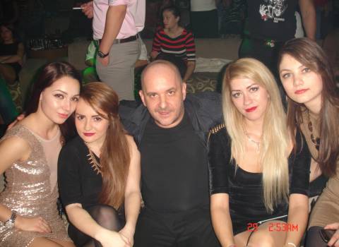 12-2013 Festa con belle ragazze a Timisoara