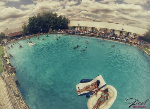 Ragazze e bellissime piscine Timisoara