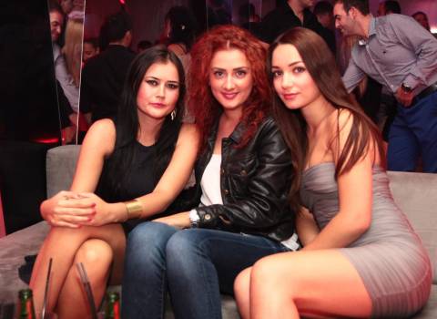 Ragazze more o brune a Timisoara in discoteca