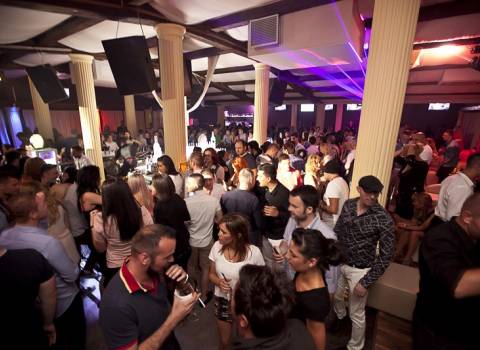 Divertimento a Timisoara con belle ragazze in discoteca Le Cinema summer