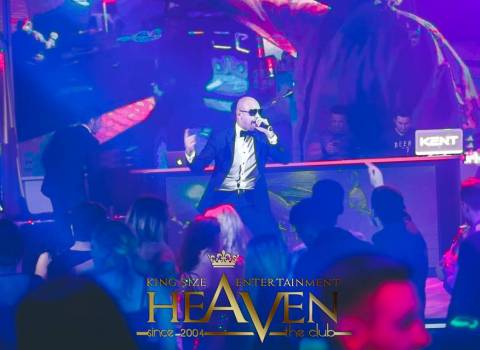 Il cantante Pitbull in discoteca Heaven di Timisoara