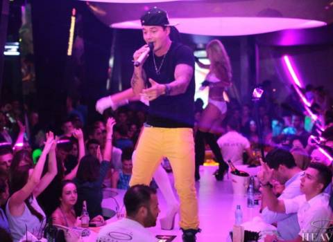 J.Balvin con canzone "Tranquilla" in discoteca Heaven di Timisoara