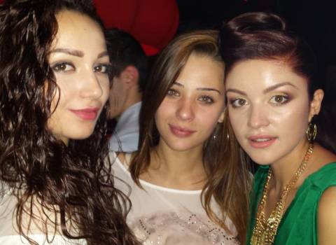 Serata con ragazze modelle alla festa Miss universita di medicina