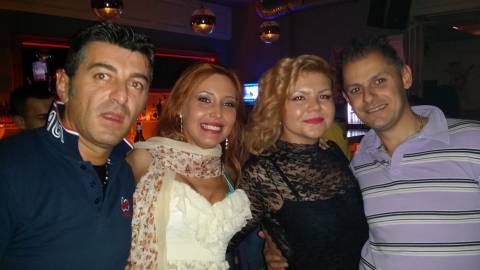 Divertimento in Romania con bellissime ragazze in discoteca 