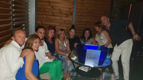 1-09-18 Divertimento sicuro con belle donne MILF in Romania