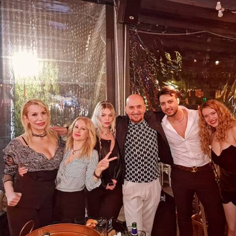 0rganizzo feste con belle donne da conoscere per l'Addio al celibato in Romania