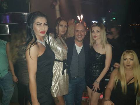 Divertimento in Romania con belle ragazze in vacanza a capodanno 2018